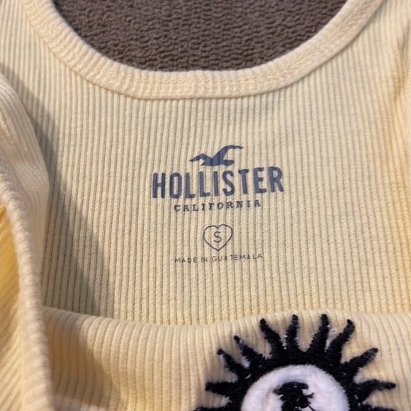 Hollister Yellow Ribbed Cropped Tank Top Size Small (BB) - Picture 3 of 4